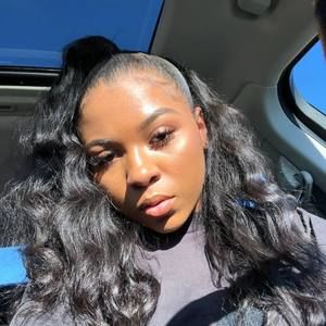 Meet your Posher, Joya